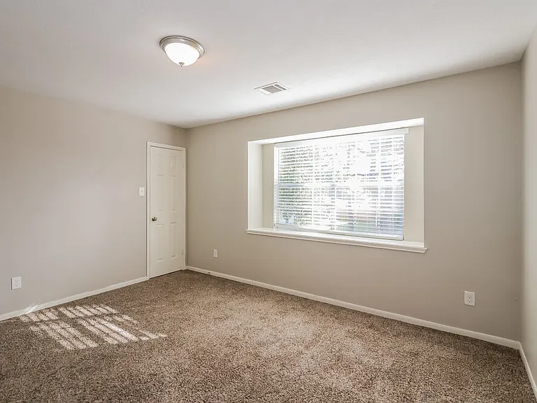 8206 Holmwood Dr — Photo 16