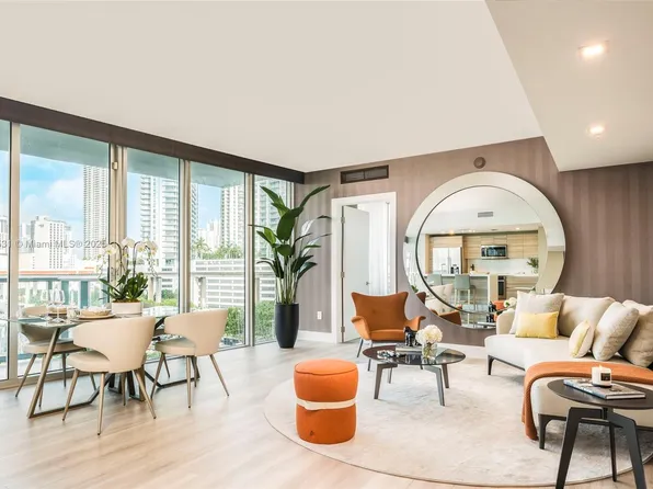 185 SW 7th St, Miami, FL