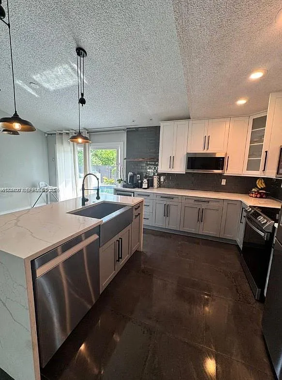 4 bed, 3.0 bath, $3,500 — Photo 2