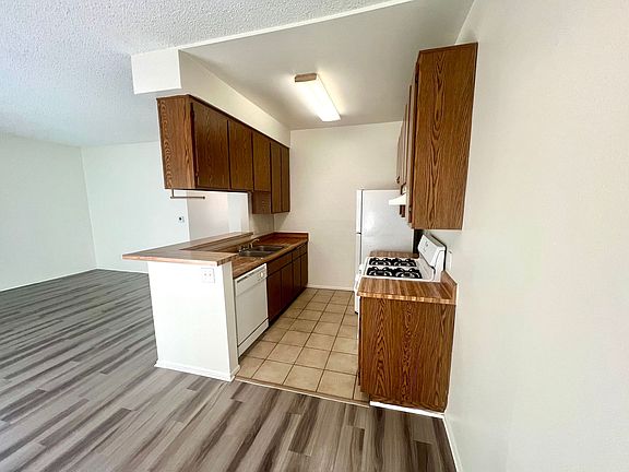 4th image of 17806 Kinzie St APT 120