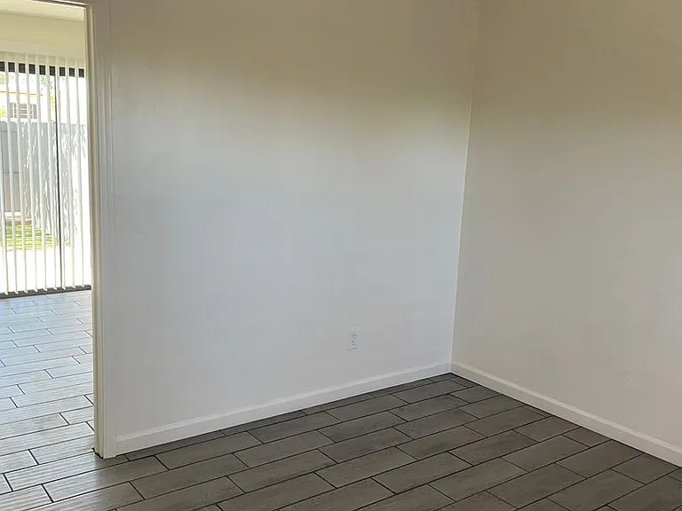 3700 N Fairview Ave — Photo 7