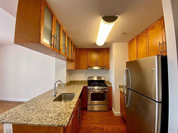 4th image of 4028 College Point Blvd #T2-111