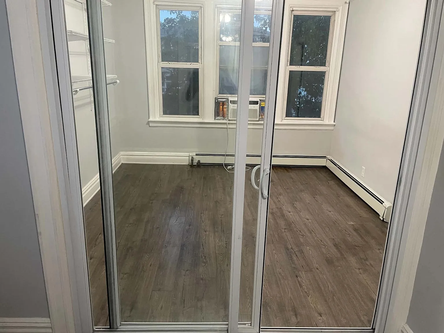 3 bed, 1350 sqft, $2,050 — Photo 2