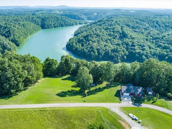 625 Amonett Cir, Byrdstown, TN 38549