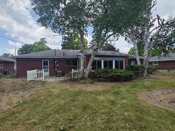 4th image of 3149 Radford Dr