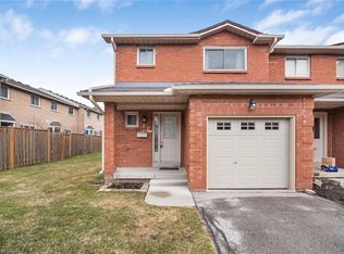 391 Stone Church Rd E #52, Hamilton, ON L9B 2H3