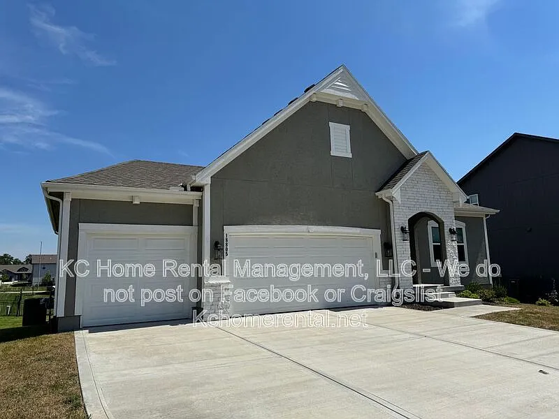 3 bed, 2.0 bath, 1725 sqft, $2,995 — Photo 2