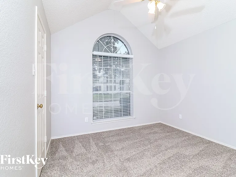 2210 Stillwater Dr — Photo 11