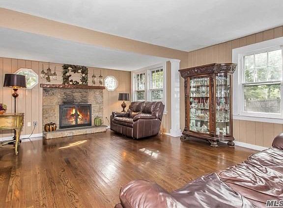 2nd image of 276 Jefferson Ave