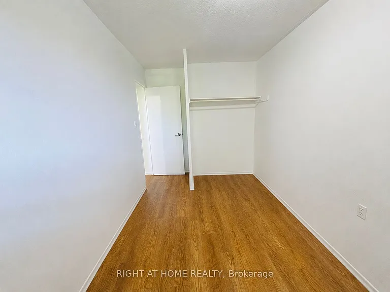 350 Quigley Rd #222 — Photo 5