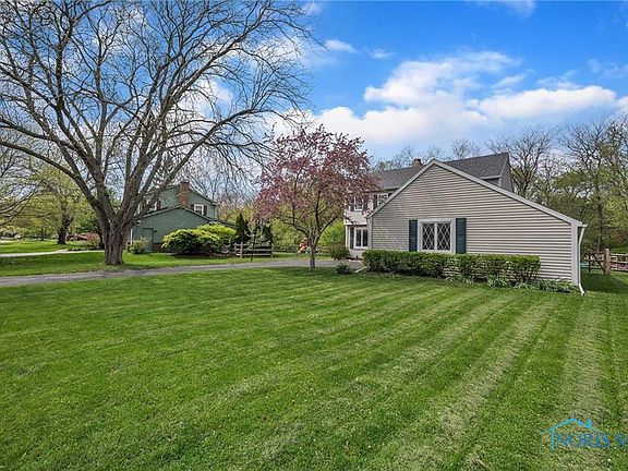 2nd image of 760 Oak Knoll Dr