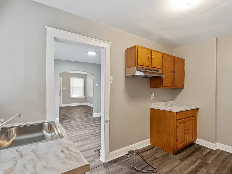 1414 W 32nd St — Photo 7
