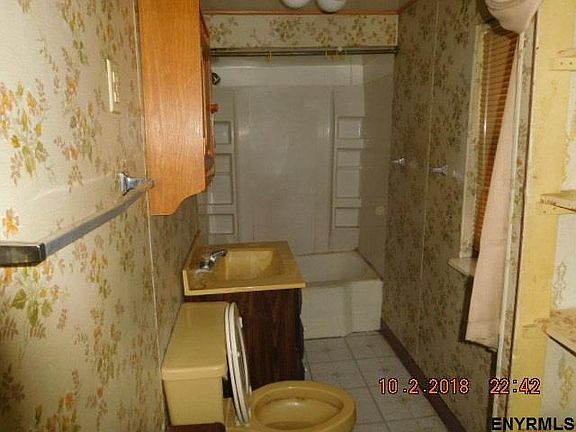 5th image of 213 Livingston Ave