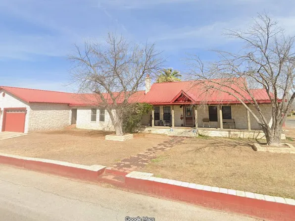 802 Frio St, Cotulla, TX 78014