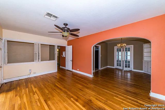 2218 W Mistletoe Ave — Photo 6