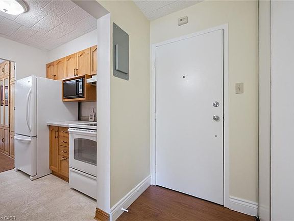 5th image of 6 Walton Ave #107