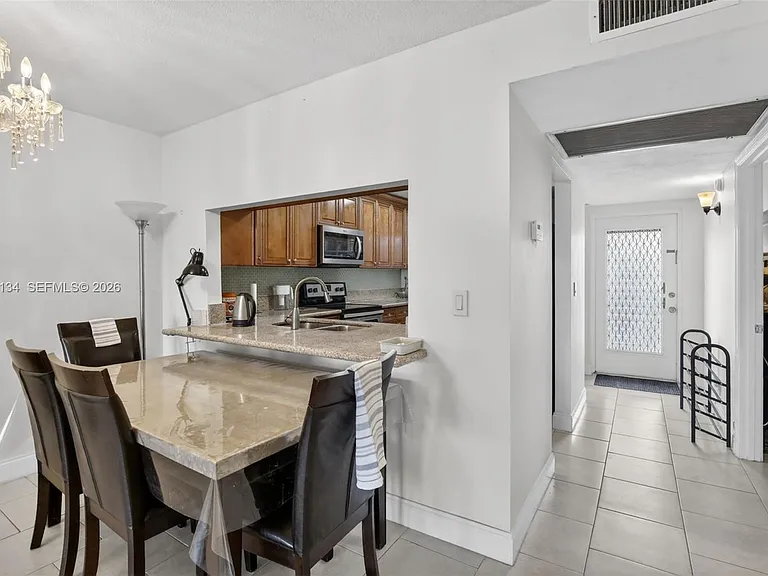 9330 Lagoon Pl #307 — Photo 9