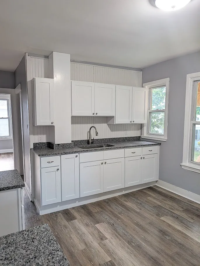 5 bed, $1,900 — Photo 1