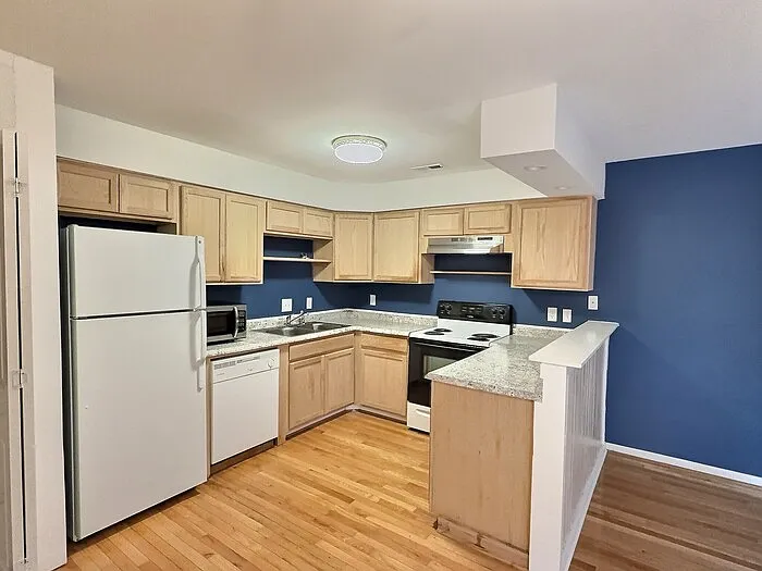 233 Summerwalk Cir — Photo 2