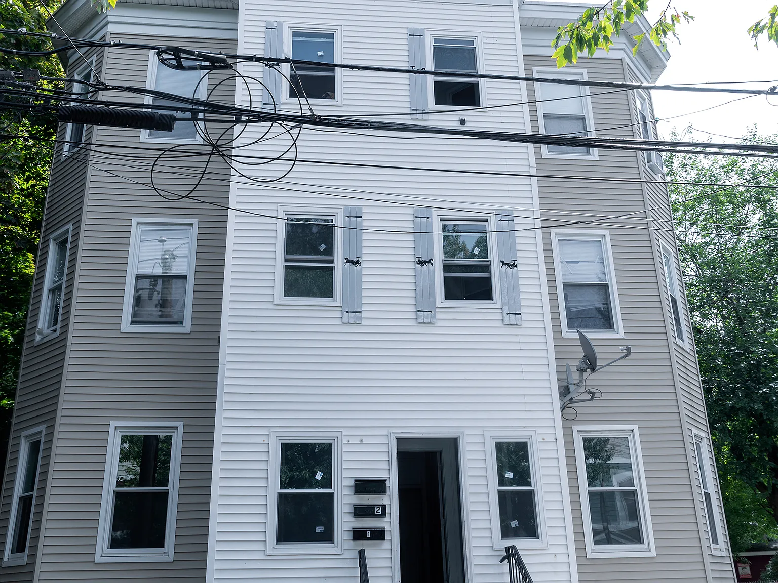 4 bed, 1400 sqft, $4,500 — Photo 1