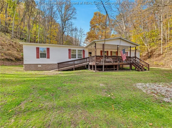 97 Carter Dr, Poca, WV 25159
