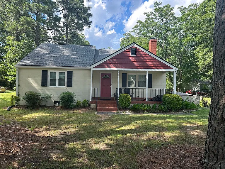 523 Hilltop Dr — Photo 1