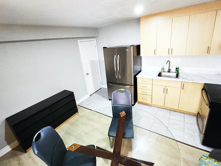 90 Napoli Dr — Photo 3