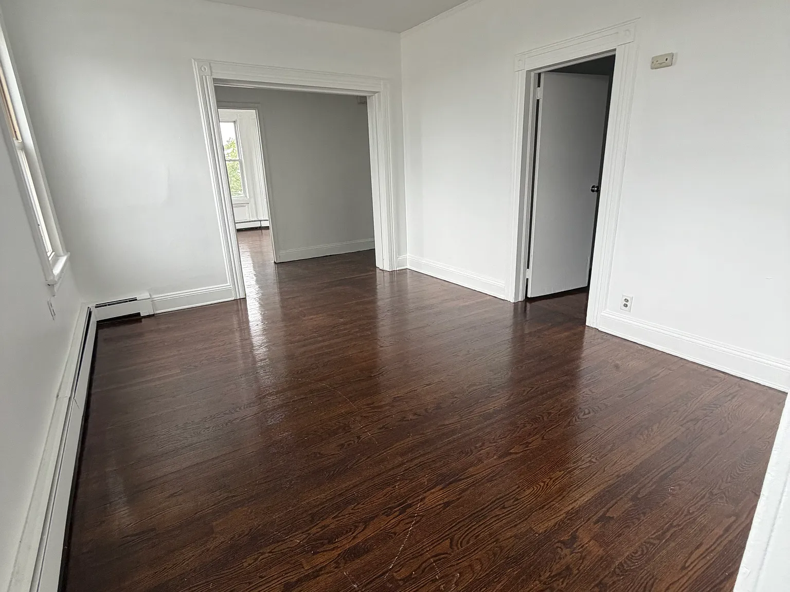 3 bed, 950 sqft, $2,300 — Photo 3