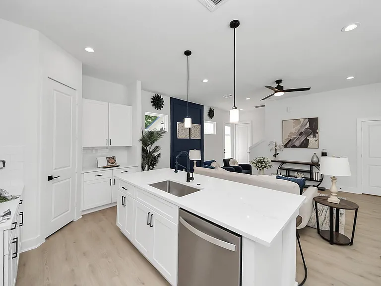 860 Rachel St #A — Photo 13