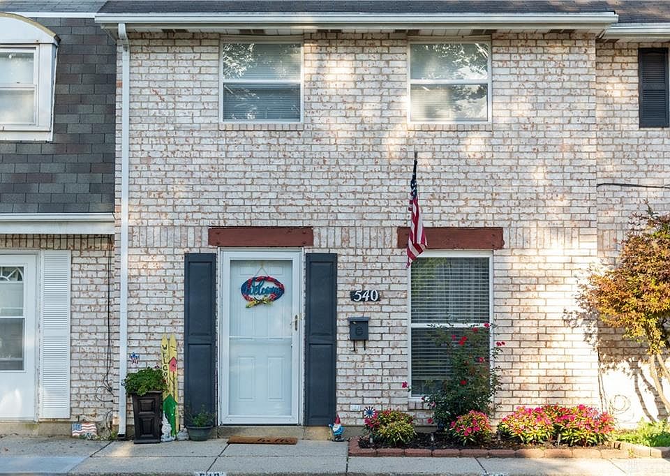 1st image of 540 Adrian Ct