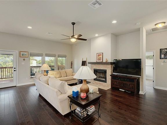 5th image of 136 Bedford Dr