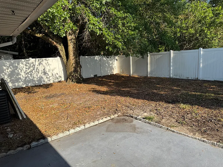 1385 Hardy St — Photo 12