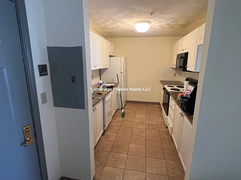 375 Highland Ave #3 — Photo 4