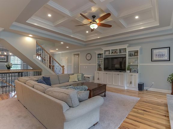2nd image of 105 Creek Rock Cir