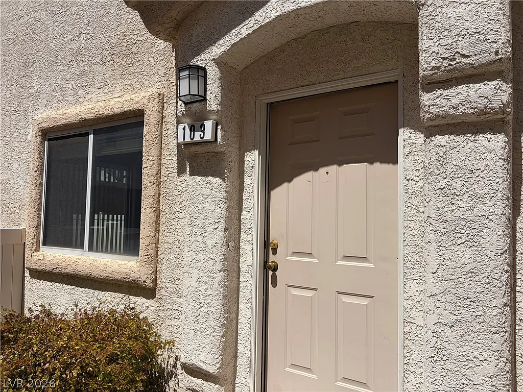 3 bed, 2.5 bath, 1553 sqft, $1,695 — Photo 3