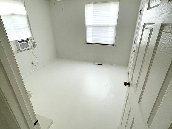 3rd image of 806 Richardson Ave