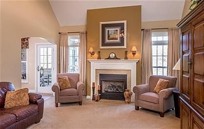 4th image of 631 Apricot Dr
