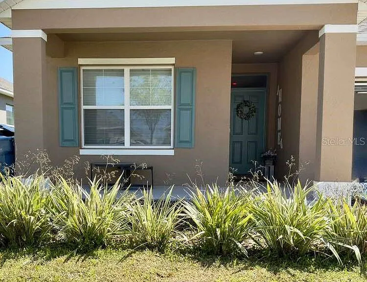295 Taylor Groves St — Photo 2