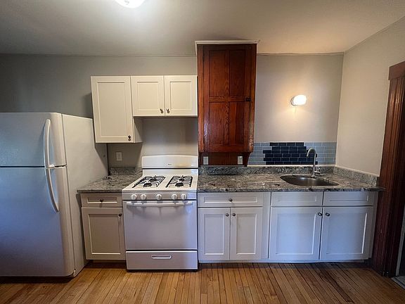 4th image of 11 Beacon St APT 101