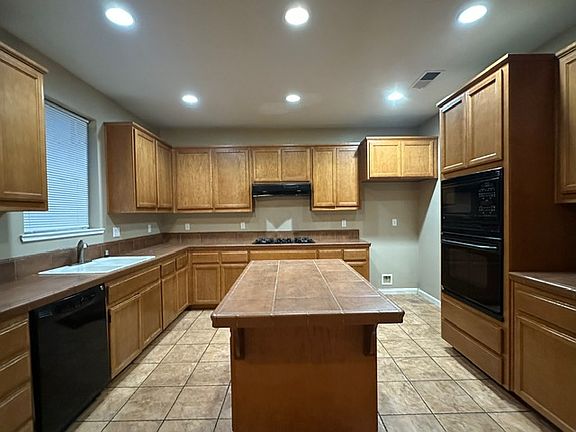 4th image of 2699 Kimberly Dr