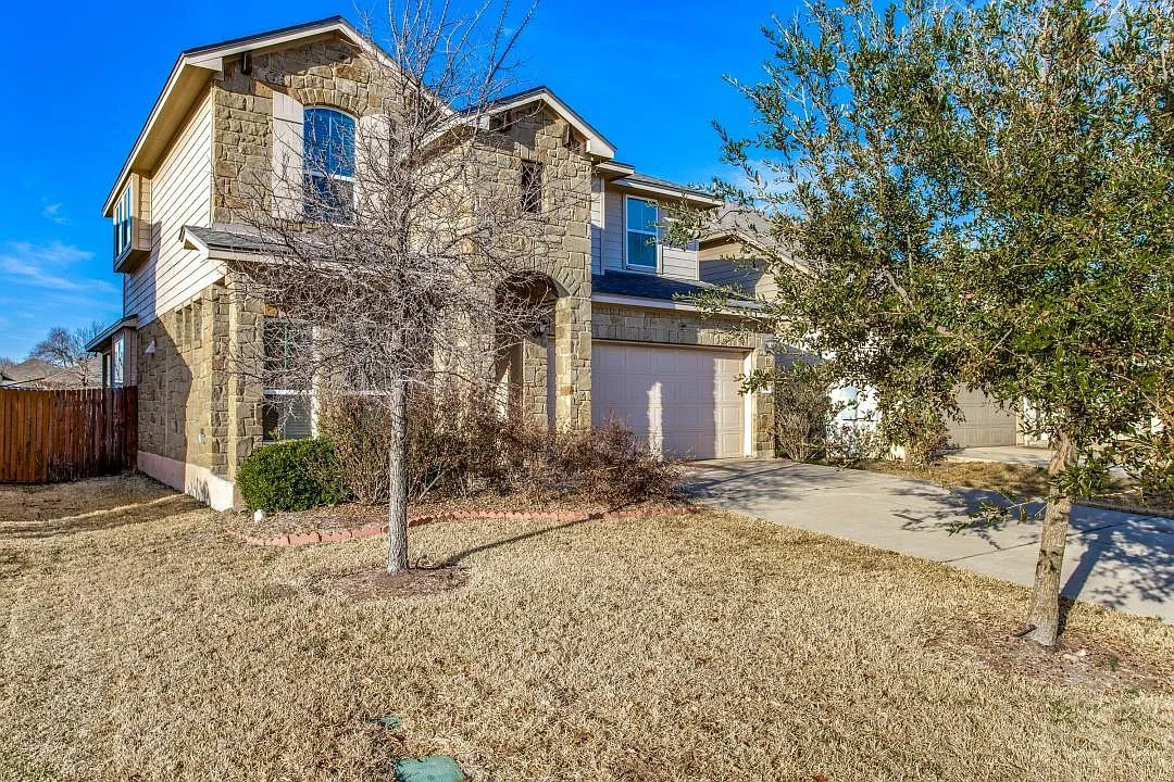 5 bed, 3.0 bath, 2647 sqft, $2,900 — Photo 1