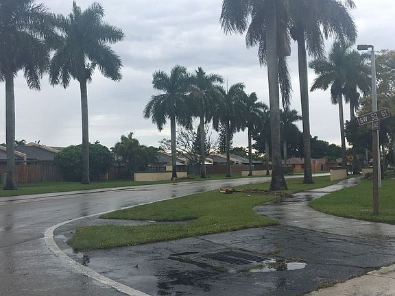 5th image of 4904 SW 139th Ct