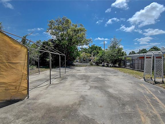 4th image of N Park Ave