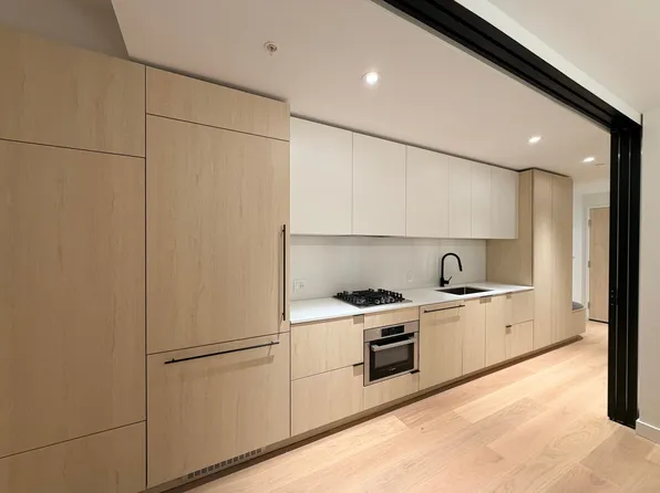 2471 Saint George St, Vancouver, BC V5T 3R1