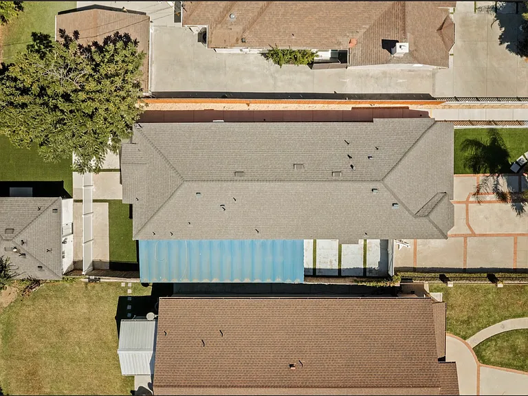 15233 Camarillo St — Photo 13