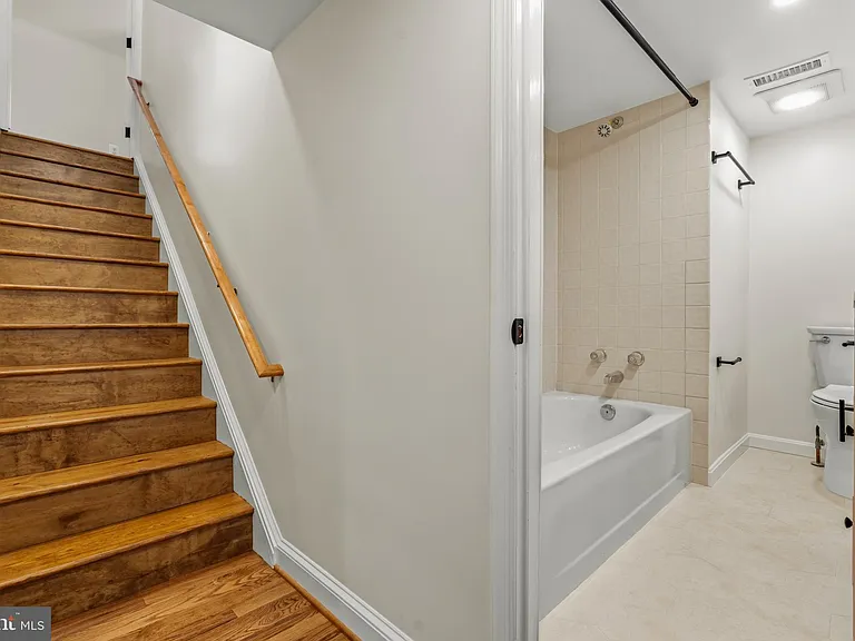 1801 S Glebe Rd — Photo 23