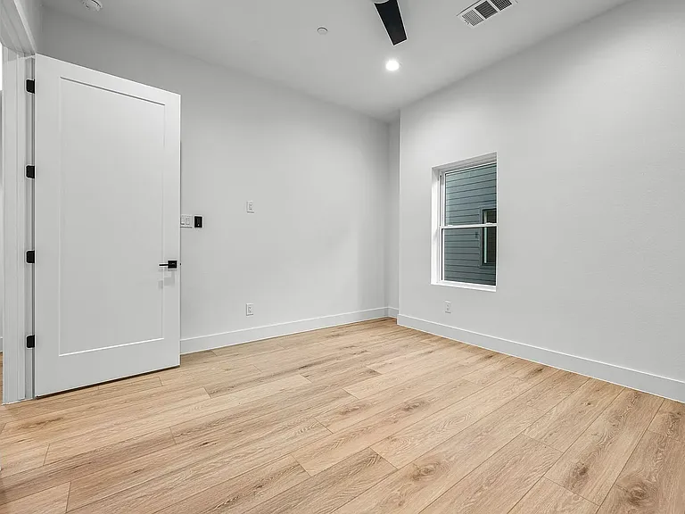 2203 Hondo Ave #203 — Photo 9