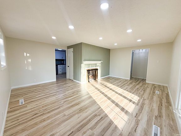 5th image of 2904 Hilltop Dr
