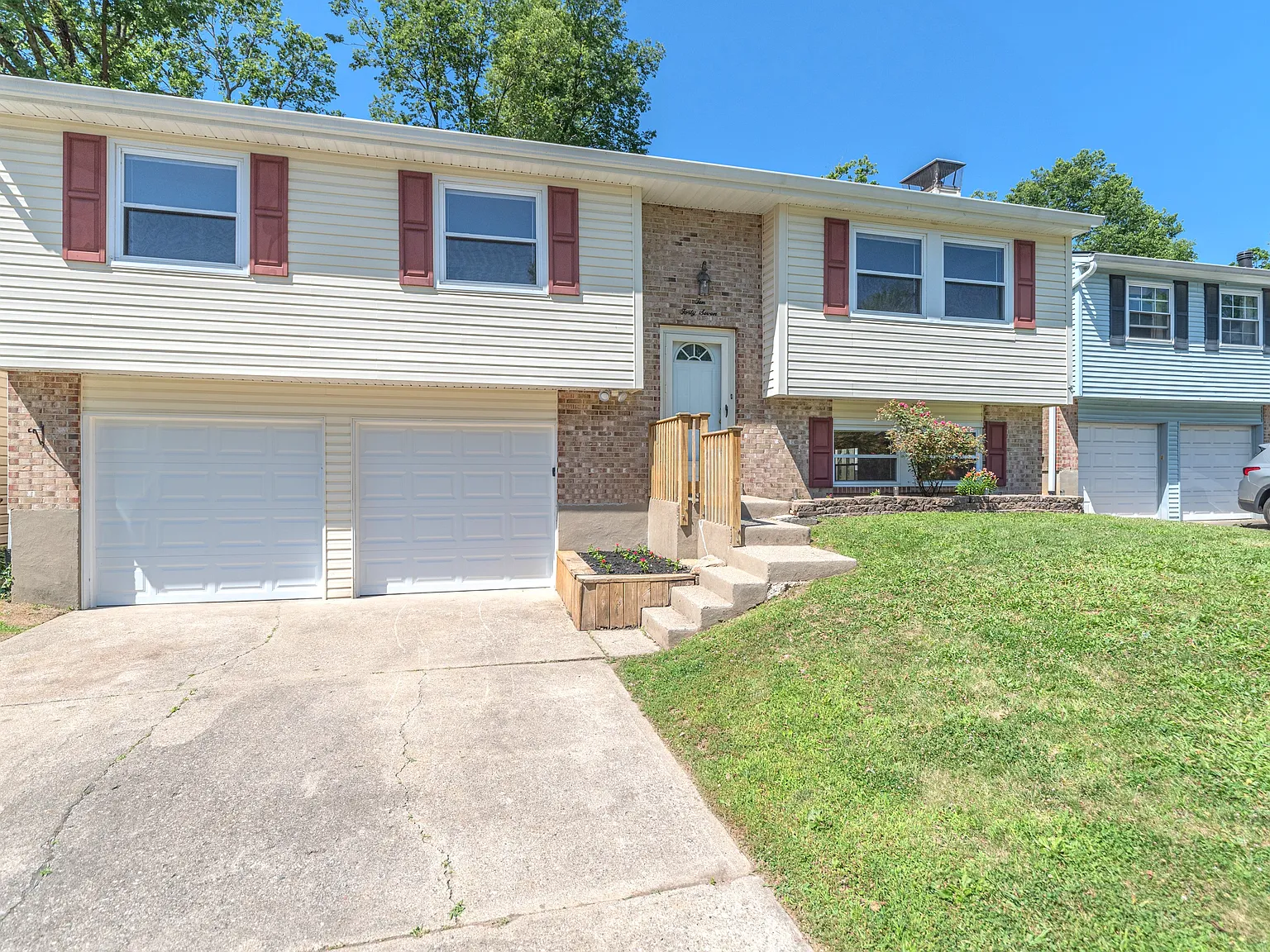3 bed, 1035 sqft, $2,300 — Photo 3