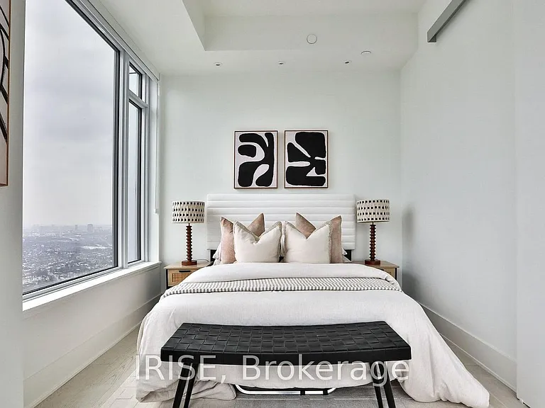 11 Yorkville Ave #5702 — Photo 10